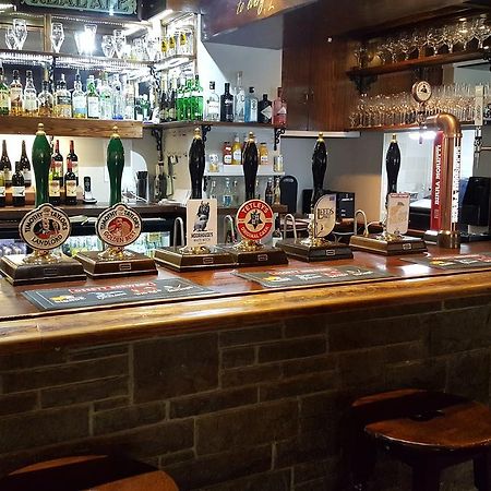 The Rose And Crown Hotel Huddersfield Bagian luar foto