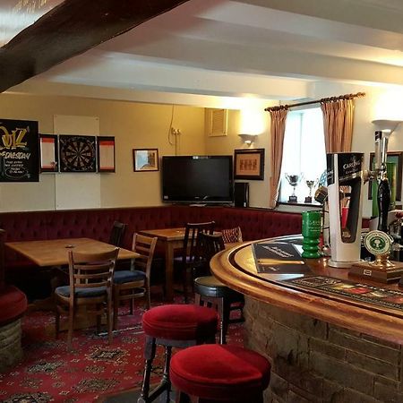 The Rose And Crown Hotel Huddersfield Bagian luar foto