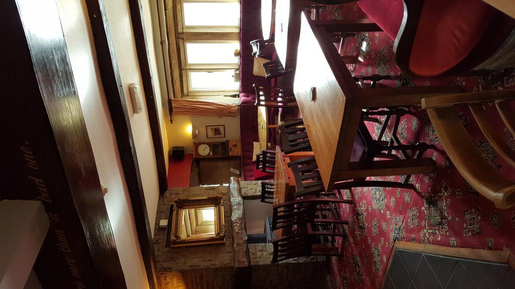 The Rose And Crown Hotel Huddersfield Bagian luar foto