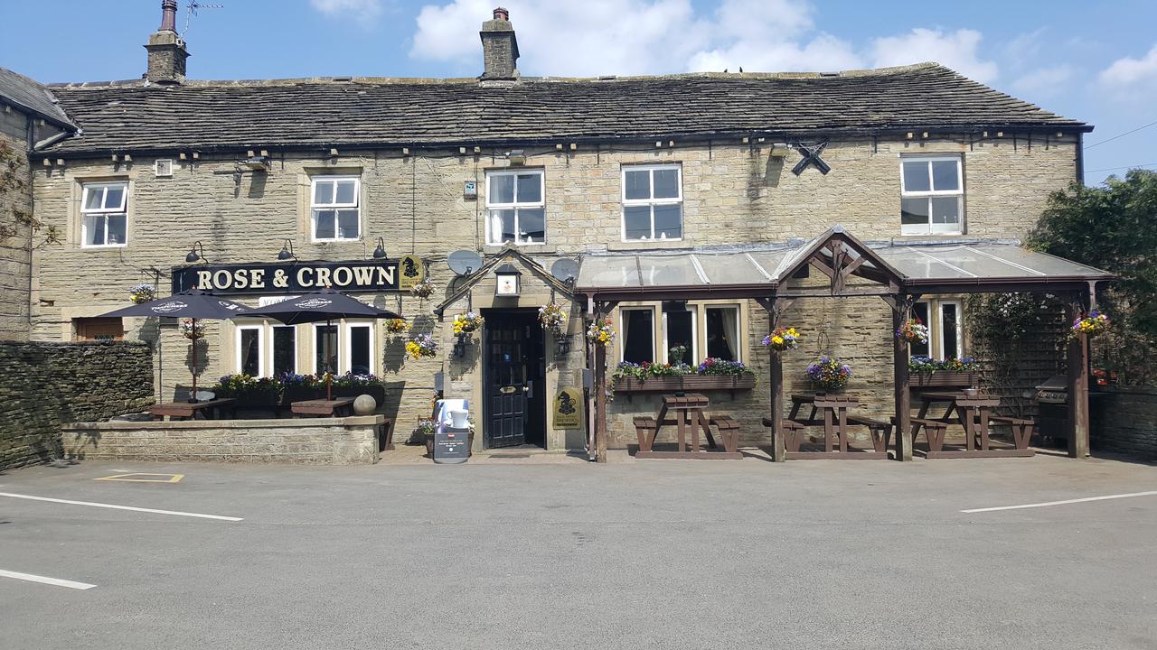 The Rose And Crown Hotel Huddersfield Bagian luar foto