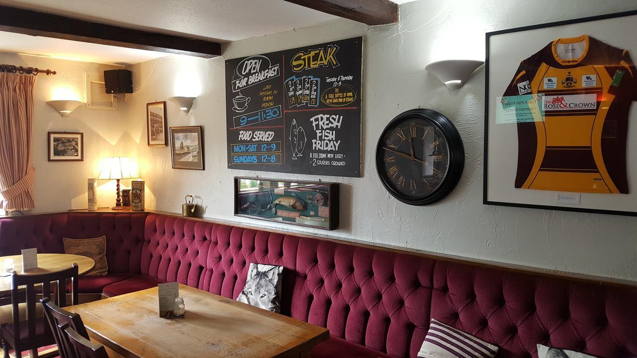 The Rose And Crown Hotel Huddersfield Bagian luar foto