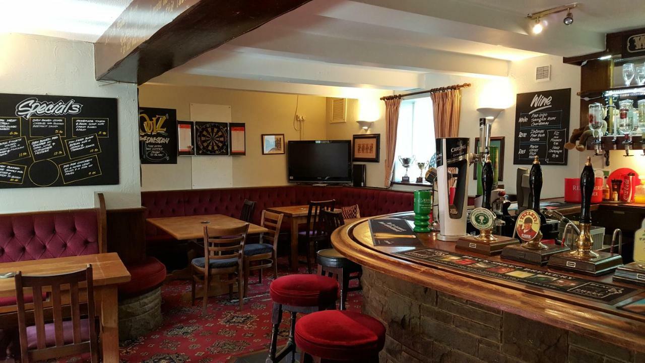 The Rose And Crown Hotel Huddersfield Bagian luar foto